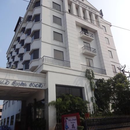 Hotel Grand Palace Ченнаи Экстерьер фото